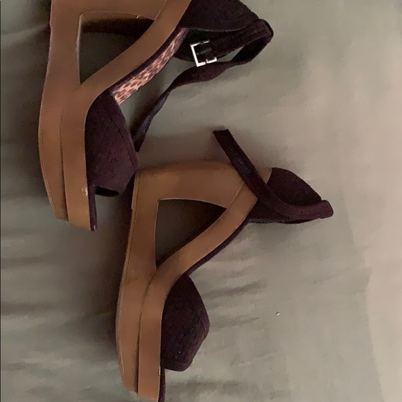 Black heels - Picture 4 of 4